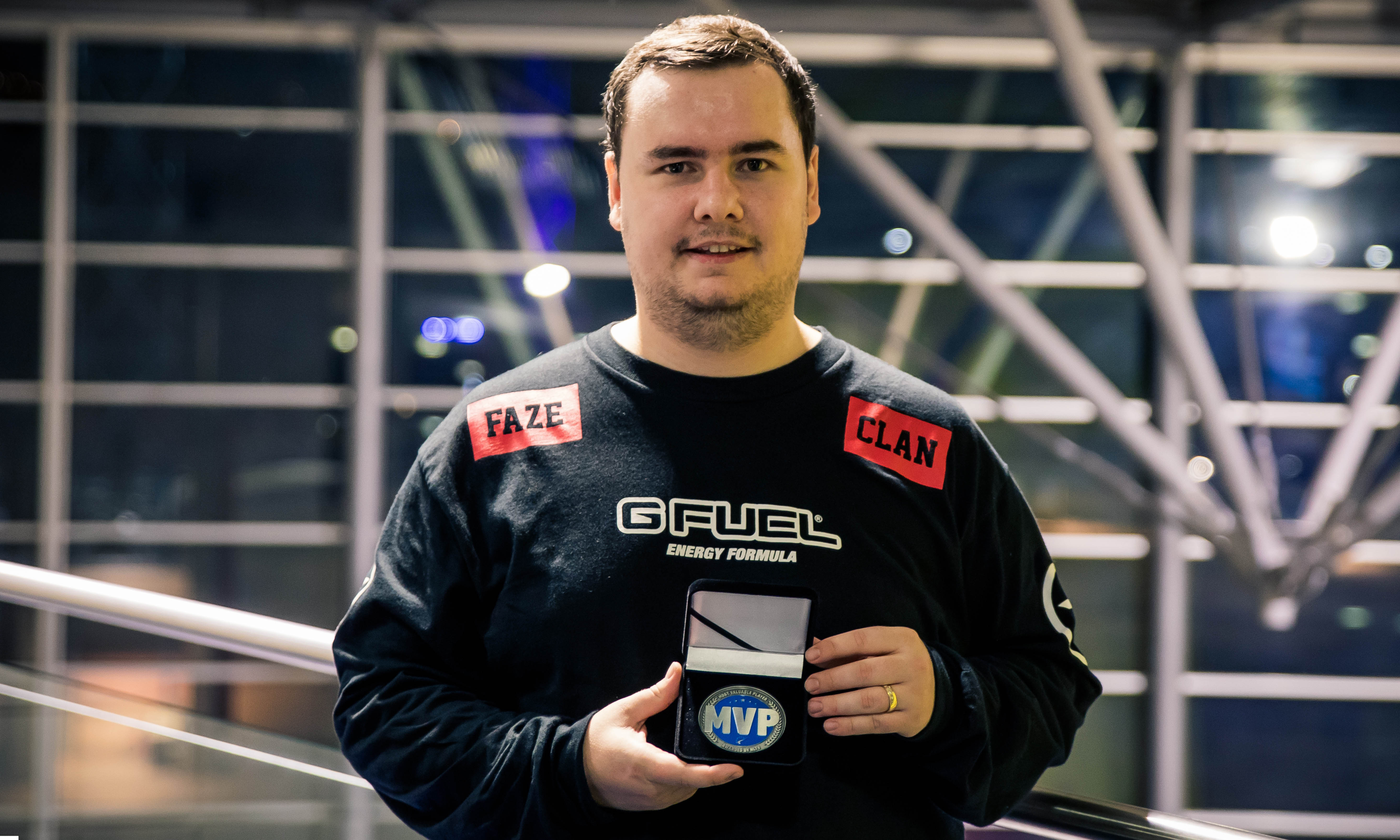 任何人的传奇结束了 Top Esports 的连胜， Oh My God 在 LPL 第二阶段2025中击败了 Ultra Prime 。